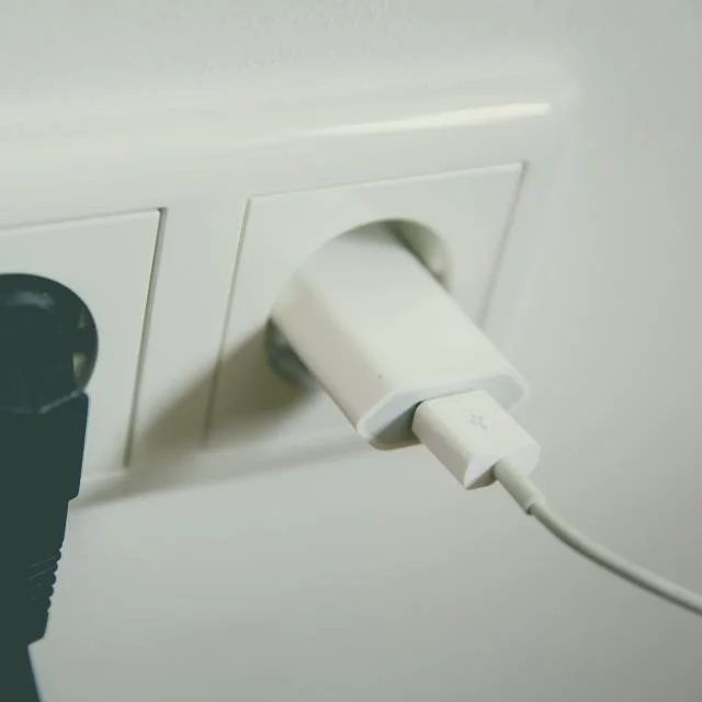 Dual USB fast charger